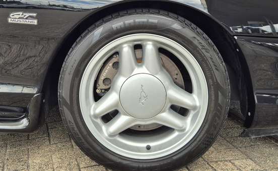 FORD-MUSTANG-1995