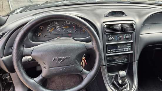 FORD-MUSTANG-1995