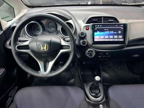 HONDA-FIT-2011