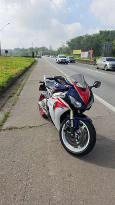 HONDA-CBR 1000RR FIREBLADE-2011