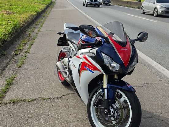 HONDA-CBR 1000RR FIREBLADE HONDA-CBR 1000RR FIREBLADE-2011