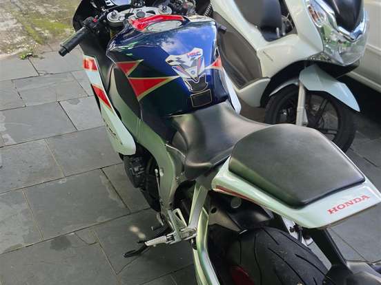 HONDA-CBR 1000RR FIREBLADE HONDA-CBR 1000RR FIREBLADE-2011