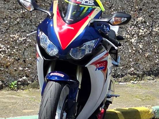 HONDA-CBR 1000RR FIREBLADE HONDA-CBR 1000RR FIREBLADE-2011