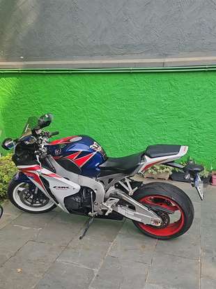HONDA-CBR 1000RR FIREBLADE-2011
