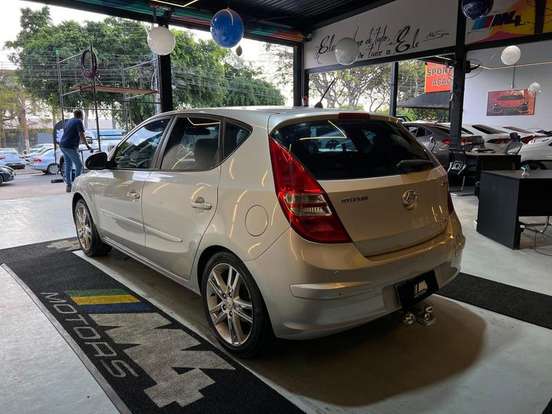 HYUNDAI-I30-2.0 MPFI GLS 16V GASOLINA 4P AUTOMÁTICO HYUNDAI-I30-2011