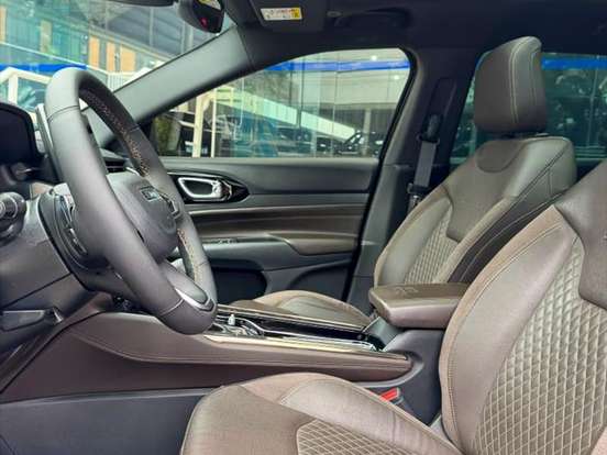 JEEP-COMMANDER-2.0 HURRICANE 4 TURBO GASOLINA OVERLAND AT9 JEEP-COMMANDER-2024