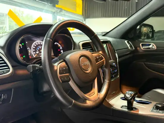 JEEP-GRAND CHEROKEE-3.6 LAREDO 4X4 V6 24V GASOLINA 4P AUTOMÁTICO JEEP-GRAND CHEROKEE-2014