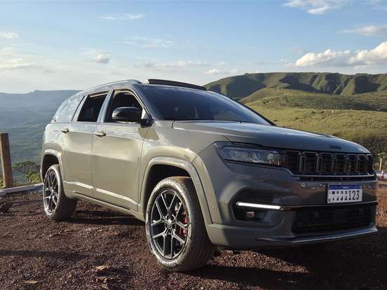 JEEP-COMMANDER-2.0 HURRICANE 4 TURBO GASOLINA BLACKHAWK AT9 JEEP-COMMANDER-2024