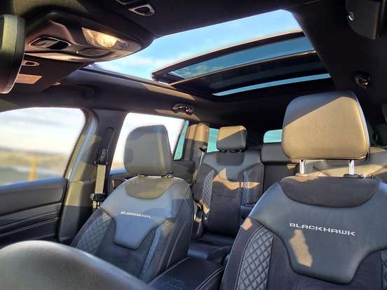 JEEP-COMMANDER-2.0 HURRICANE 4 TURBO GASOLINA BLACKHAWK AT9 JEEP-COMMANDER-2024