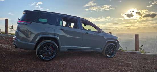 JEEP-COMMANDER-2.0 HURRICANE 4 TURBO GASOLINA BLACKHAWK AT9 JEEP-COMMANDER-2024