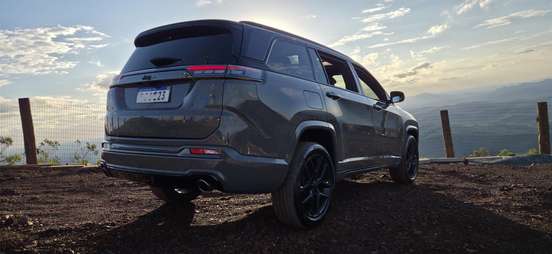 JEEP-COMMANDER-2.0 HURRICANE 4 TURBO GASOLINA BLACKHAWK AT9 JEEP-COMMANDER-2024