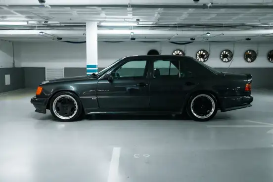 MERCEDES-BENZ-300 E-1992