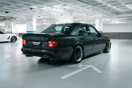 MERCEDES-BENZ-300 E-1992
