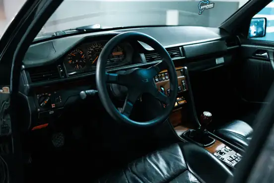 MERCEDES-BENZ-300 E-1992
