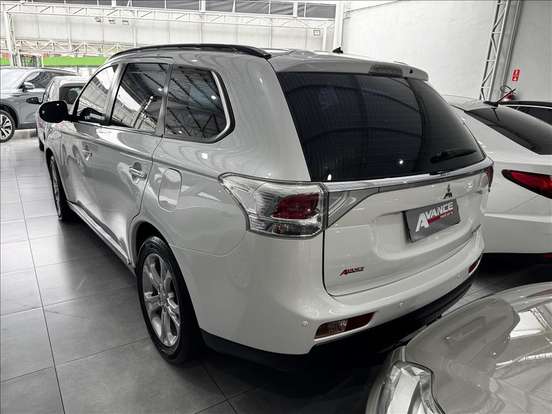 MITSUBISHI-OUTLANDER-2014
