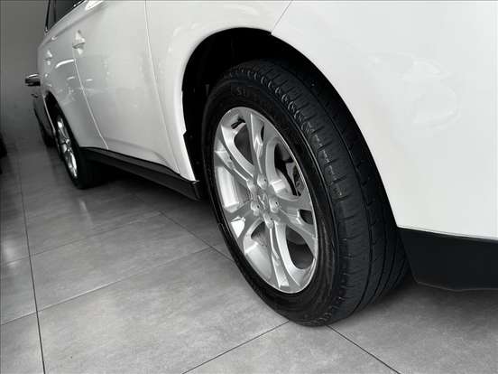 MITSUBISHI-OUTLANDER-2014