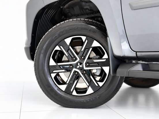 MITSUBISHI-TRITON-2024