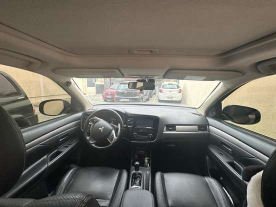 MITSUBISHI-OUTLANDER-2014