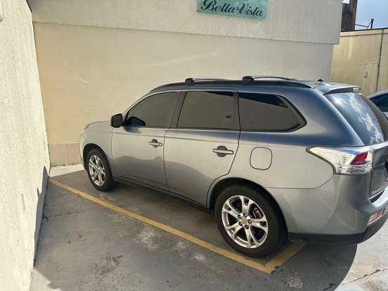 MITSUBISHI-OUTLANDER-2014