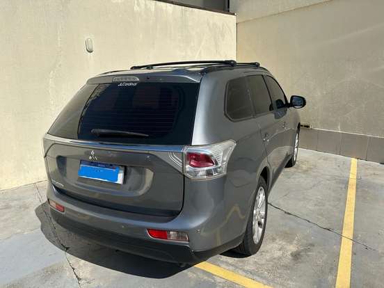 MITSUBISHI-OUTLANDER-2.0 16V GASOLINA 4P AUTOMÁTICO MITSUBISHI-OUTLANDER-2014