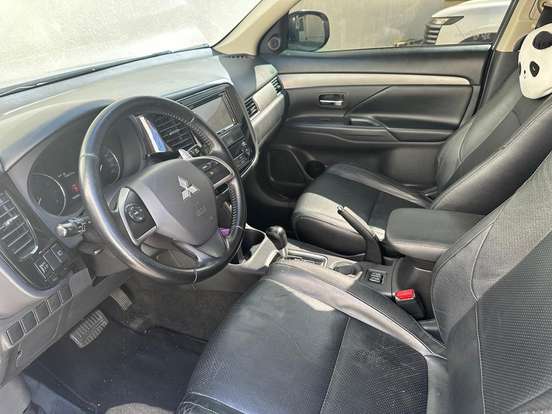 MITSUBISHI-OUTLANDER-2014