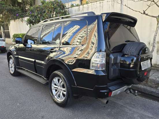 MITSUBISHI-PAJERO FULL-2011