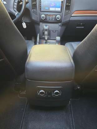 MITSUBISHI-PAJERO FULL-2011