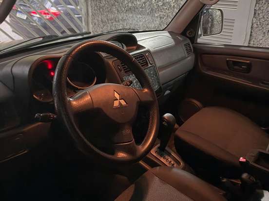 MITSUBISHI-PAJERO TR4-2.0 4X4 16V 140CV FLEX 4P AUTOMÁTICO MITSUBISHI-PAJERO TR4-2013