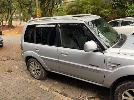 MITSUBISHI-PAJERO TR4-2.0 4X4 16V 140CV FLEX 4P AUTOMÁTICO MITSUBISHI-PAJERO TR4-2013