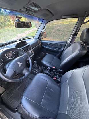 MITSUBISHI-PAJERO TR4-2011
