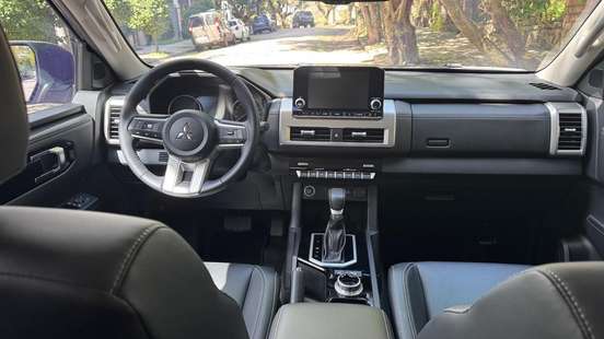 MITSUBISHI-TRITON-2025