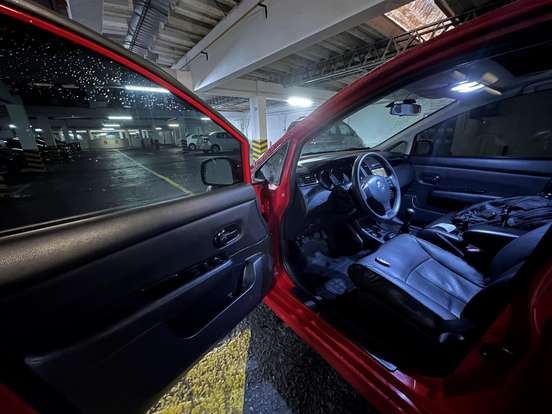 NISSAN-TIIDA-2011