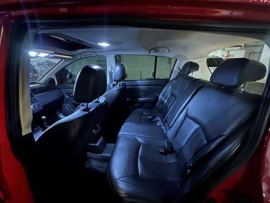 NISSAN-TIIDA-2011