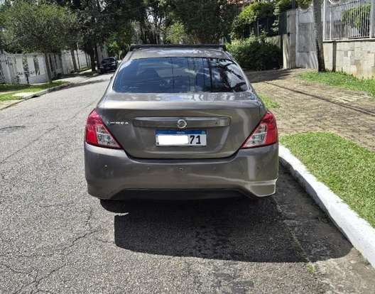 NISSAN-VERSA-2018