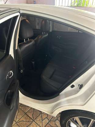 NISSAN-VERSA-2019