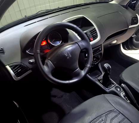 PEUGEOT-207-2010