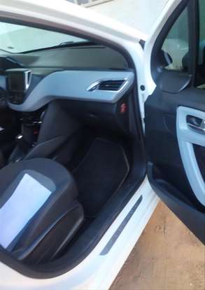 PEUGEOT-208-2016