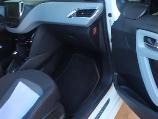 PEUGEOT-208-1.6 IN CONCERT 16V FLEX 4P AUTOMÁTICO PEUGEOT-208-2016