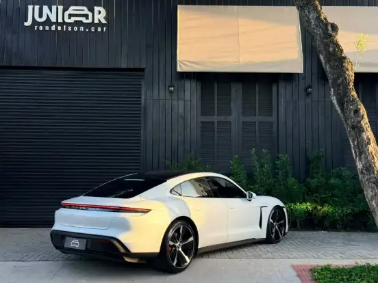 PORSCHE-TAYCAN-2021