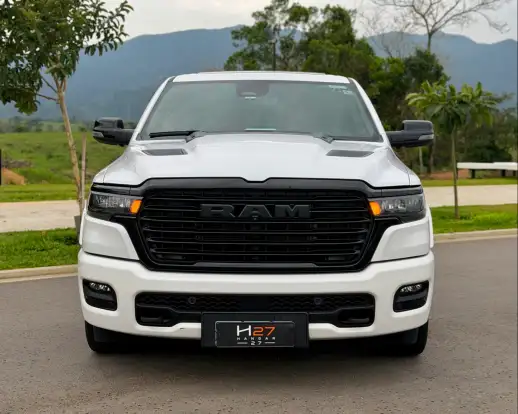 RAM-1500-3.0 HURRICANE 6 BITURBO GASOLINA LARAMIE NIGHT EDITION CD 4X4 AUTOMÁTICO RAM-1500-2025