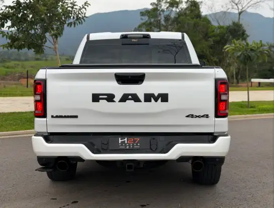 RAM-1500-3.0 HURRICANE 6 BITURBO GASOLINA LARAMIE NIGHT EDITION CD 4X4 AUTOMÁTICO RAM-1500-2025