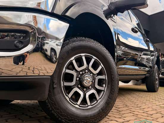 RAM-3500-6.7 I6 TURBO DIESEL LIMITED LONGHORN CD 4X4 AUTOMÁTICO RAM-3500-2024