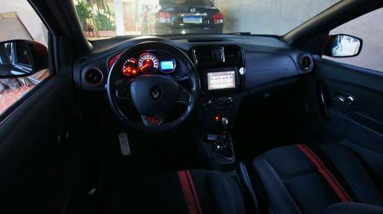 RENAULT-SANDERO-2017