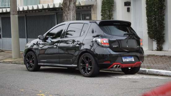 RENAULT-SANDERO-2017