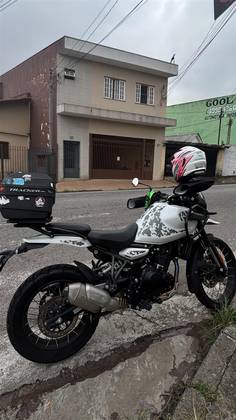 ROYAL ENFIELD HIMALAYAN 450 KAMET WHITE 