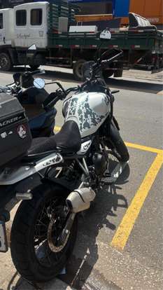 ROYAL ENFIELD-HIMALAYAN 450 KAMET WHITE-2025