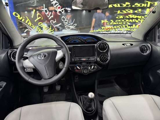 TOYOTA-ETIOS-1.5 XS SEDAN 16V FLEX 4P MANUAL TOYOTA-ETIOS-2014