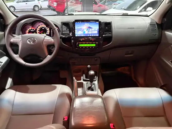 TOYOTA-HILUX-2014