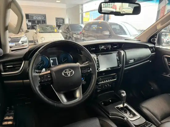 TOYOTA-HILUX SW4-2021
