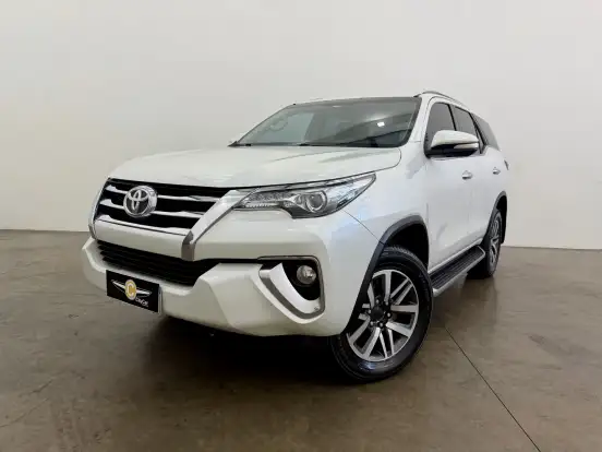 TOYOTA-HILUX SW4-2.8 SRX 4X4 7 LUGARES 16V TURBO INTERCOOLER DIESEL 4P AUTOMÁTICO TOYOTA-HILUX SW4-2016